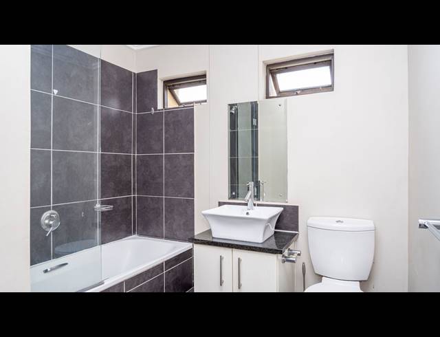 2 BEDROOM APARTMENT TO LET IN BEREA WEST
